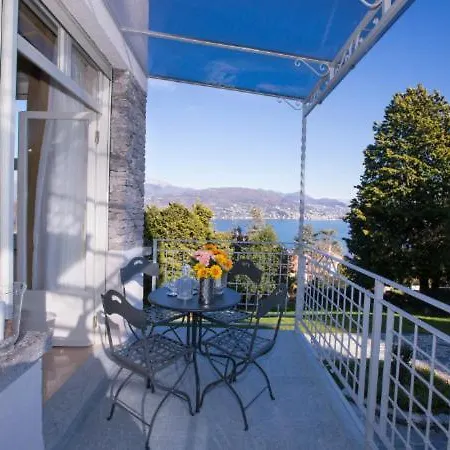 Sleeps 10 Pool Air Con Villa Baveno