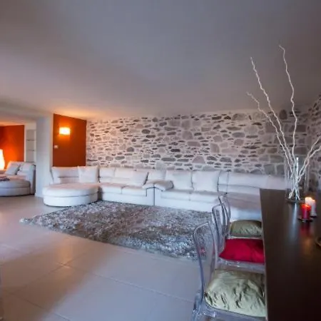 Sleeps 10 Pool Air Con Villa