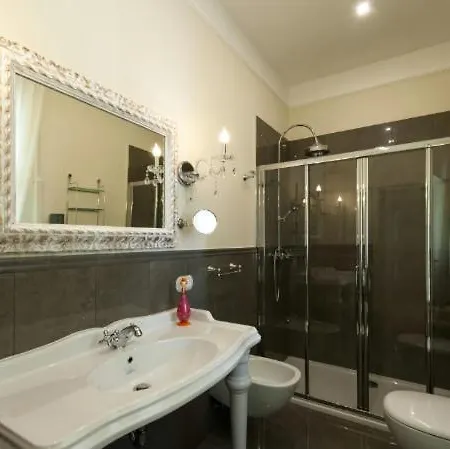 Sleeps 10 Pool Air Con Villa Baveno
