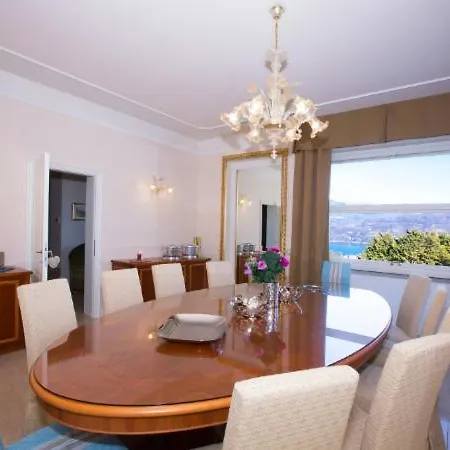 Sleeps 10 Pool Air Con * Baveno