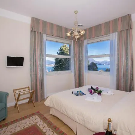Sleeps 10 Pool Air Con *