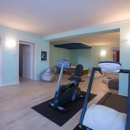 Sleeps 10 Pool Air Con Villa