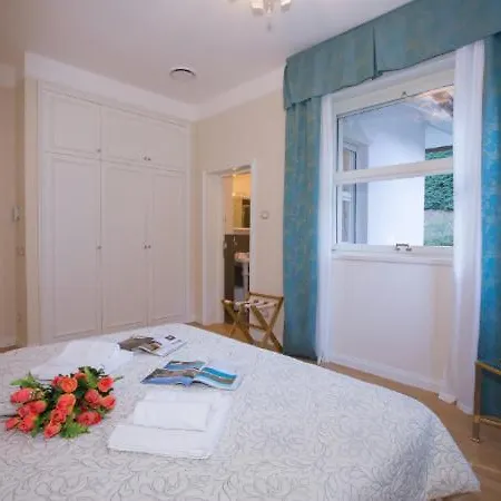 Sleeps 10 Pool Air Con Villa Baveno