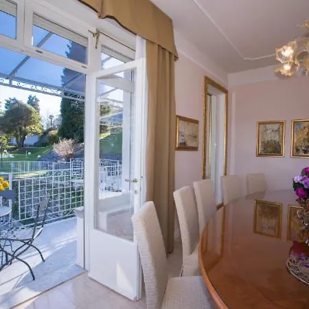 Sleeps 10 Pool Air Con Villa Baveno