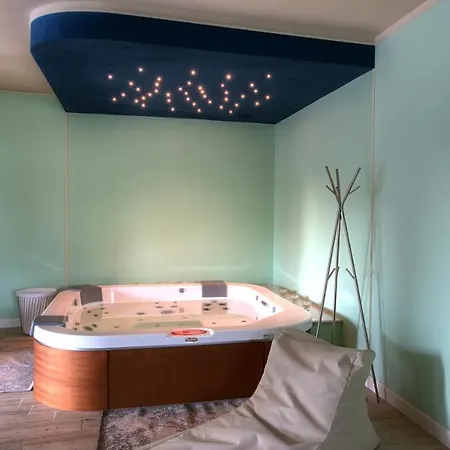 Villa Sleeps 10 Pool Air Con Baveno