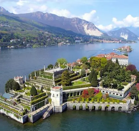 Sleeps 10 Pool Air Con Baveno