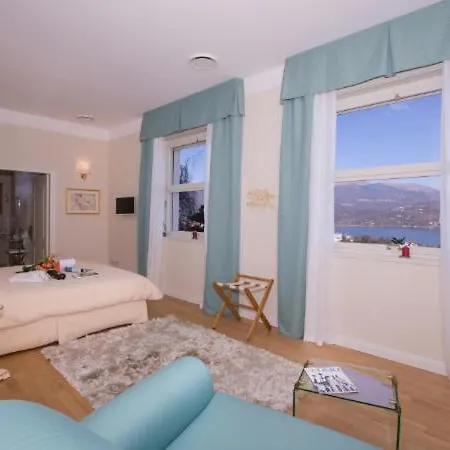 Sleeps 10 Pool Air Con * Baveno