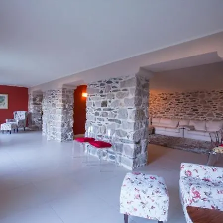 Villa Sleeps 10 Pool Air Con Baveno