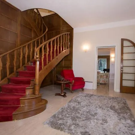 Sleeps 10 Pool Air Con *