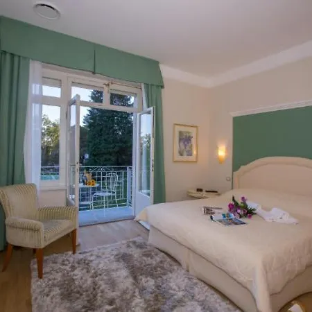 Sleeps 10 Pool Air Con Villa *