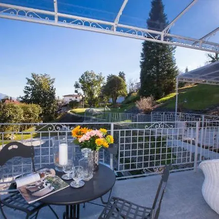 Sleeps 10 Pool Air Con